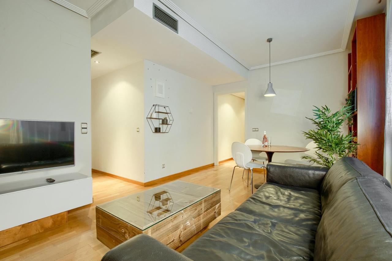 Apartamento En Chamberi Con Piscina - Lovely Apartment In The City Center With Swimming Pool 마드리드 외부 사진