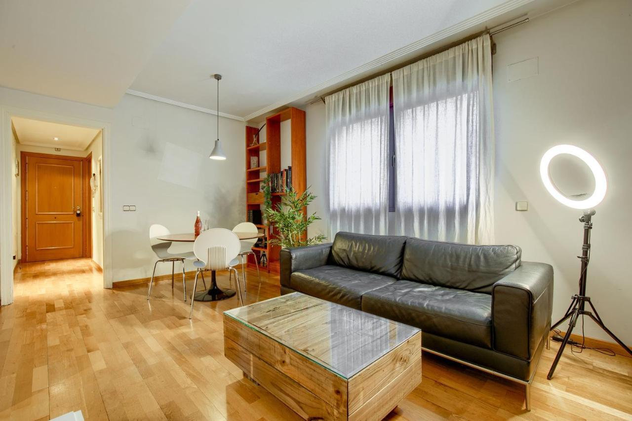 Apartamento En Chamberi Con Piscina - Lovely Apartment In The City Center With Swimming Pool 마드리드 외부 사진